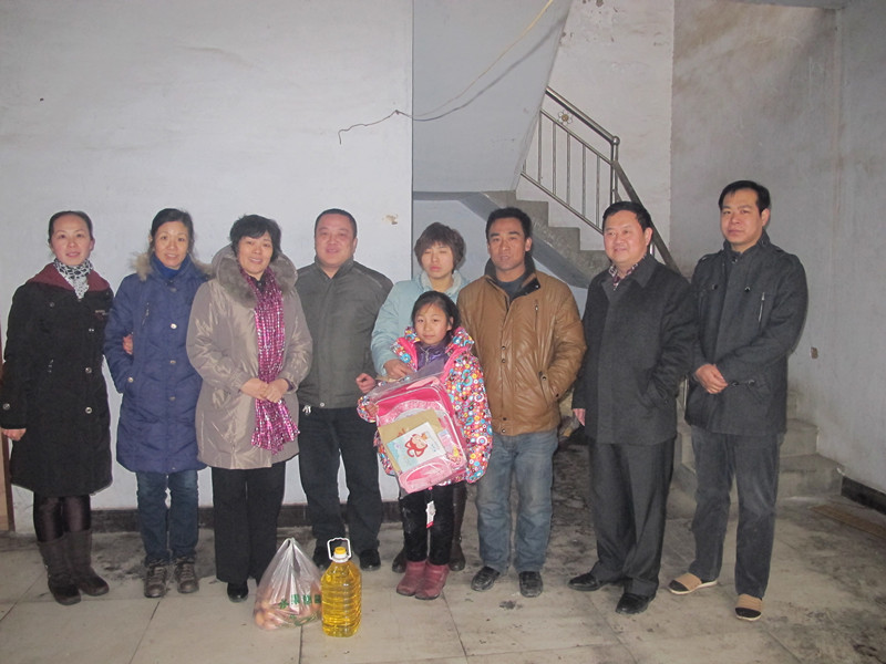 春節(jié)慰問送溫暖-黨政關(guān)懷暖人心-益和熱力公司開展“送溫暖、獻(xiàn)愛心”活動(dòng)